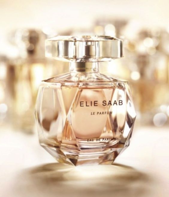 Ellie Saab Le Parfume: White Floral yang Memukau dan Elegan