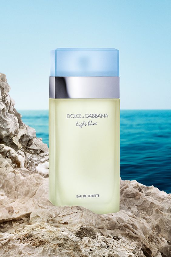 D&G Light Blue Woman: Kesejukan Pantai dalam Keharuman Parfum